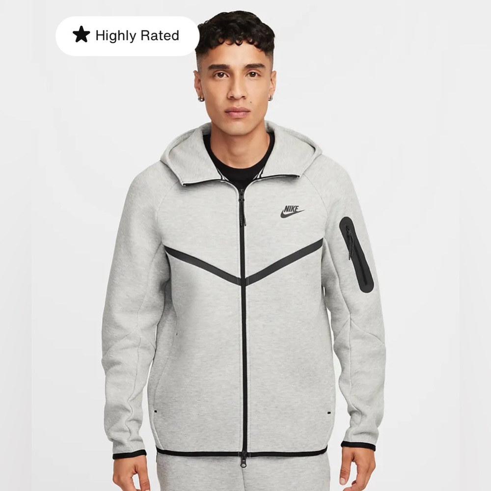 Nike Tech
Men's Full-Zip Windrunner Hoodie